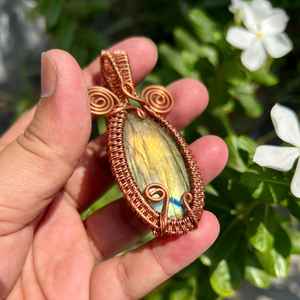 Jaune Flashy Labradorite Gemme Argent Sterling Plaqué Or Vintage Fil Enroulé Pendentif À La Main Designer Bijoux - Product Image 4