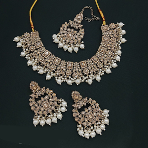 Ensemble de collier ras du cou en pierre de cristal plaqué or Glam Bijoux de déclaration élégants pour les mariages, les fêtes et les looks ethniques - Product Image 6