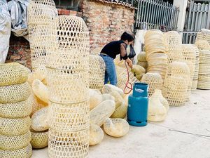 Wholesale Hanging Chandelier Pendant <b>Lights</b> Wicker Handwoven Hanging Lamp <b>Shades</b> Cover Decor Handicraft <b>Rattan</b> Bamboo - Product Image 6