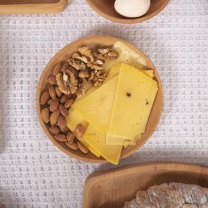 Assiette ronde en bois de hêtre de 19 cm - Plat de service en bois naturel pour desserts et petits-déjeuners - Product Image 5