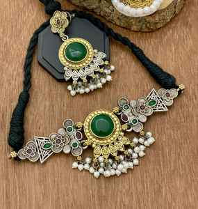 ชุดสร้อยคอทองเหลืองคุณภาพพรีเมียม Vjoshijewels สำหรับผู้หญิง เทศกาลนาวราตรี สร้อยคอปรับได้พร้อมต่างหู - Product Image 1