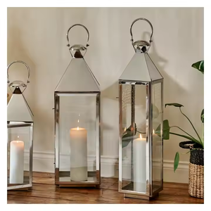 Lanternes classiques au design fantaisie pour la décoration de la maison et du jardin, lanternes à bougies en métal noir et en verre, adaptées et suspendues. - Product Image 2