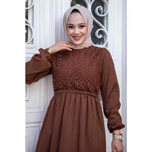 Robe Hijab marron en tissu détaillé en guipure pour garçons et filles - Product Image 1