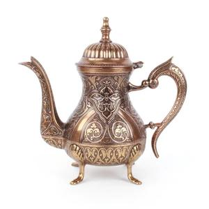 Théière en laiton décorative de luxe, fabriquée à la main avec des motifs gravés traditionnels, bouilloire à thé en métal vintage pour une décoration intérieure élégante - Product Image 3