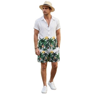 Ensemble d'été 160 GSM léger et respirant : T-shirt Henley à manches courtes et short à cordon de serrage pour homme - Product Image 1