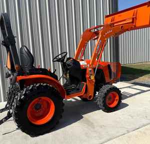 Tractor Utilitario Compacto Kubota B2301 de 23 HP, 4x4, Diésel, con Compatibilidad con Cargador - Product Image 5