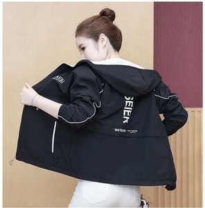 Printemps automne veste pour femmes mode lettre imprimer à capuche mince coupe-vent femme décontracté manteau court vêtements d'extérieur de qualité supérieure - Product Image 5