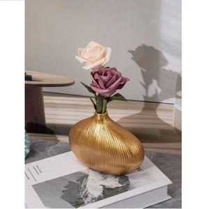 Diseño personalizado hecho a mano mejor para la decoración del hogar florero dorado y florero hecho a mano mejor decoración interior y diseño hecho a mano - Product Image 1