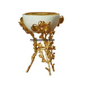 Brûleur d'encens au design élégant pour la décoration de la maison Brûleur d'encens en métal de style arabe brillant et doré - Product Image 1