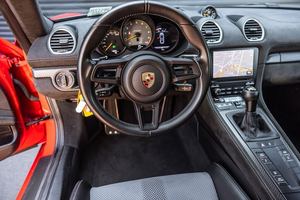 2023 718 CAYMAN GT4 RS RWD COUPE d'occasion en excellent état, avec protections extérieures rouges, boîte de vitesses automatique à 7 rapports, propulsion arrière, puissance 493 ch. - Product Image 2