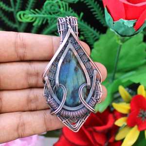Fil de cuivre fait à la main enroulé Labradorite pierre précieuse pendentif Unique Vintage Artisan bijoux avec plaqué or cadeau pour elle - Product Image 3