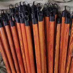 Manche de balai en bois d'eucalyptus avec revêtement protecteur en PVC |   Motifs de fleurs, de pandas et de grain de bois - Product Image 6