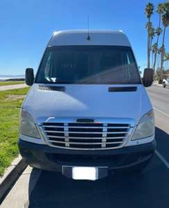 Encuentra una autocaravana de lujo similar a la Sprinter 3500, hecha a medida. - Product Image 6