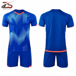 Conjuntos de uniformes de fútbol personalizados (Jersey y pantalones cortos) Ropa de equipo 100% Poliéster Antibacteriano y de secado rápido Hecho en Pakistán - Product Image 1