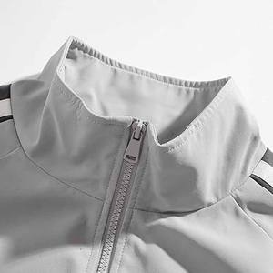 Ensemble de survêtement deux pièces de luxe pour homme, veste zippée décontractée et pantalon en tissu polyester-coton ajusté, posté par Dress Sports - Product Image 3