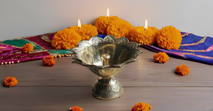 โคมไฟดิวาสีทองพร้อมสลักดีไซน์โคมไฟน้ำมันทองเหลืองทำด้วยมือและอุปกรณ์เสริมสำหรับวัดดิวาลิพูจาและของขวัญตกแต่งบ้าน - Product Image 4