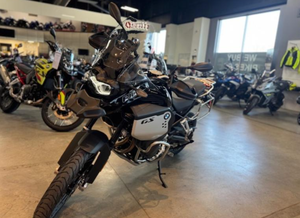 มอเตอร์ไซค์/สกู๊ตเตอร์ รุ่น F900 GS Adventure สีดำเมทัลลิก ปี 2026 ราคาประหยัด 895 ซีซี 105 แรงม้า 8,500 รอบต่อนาที พร้อมจัดส่งทันที - Product Image 2
