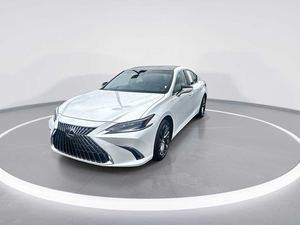 Sedán Automático de Lujo 2024 E-S de 8 Velocidades, Usado Certificado, Tracción Delantera - Product Image 6