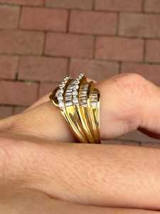 Bague de cocktail de luxe unisexe en or massif 14 carats de haute qualité avec diamant naturel taille baguette de 1 carat, pour fêtes et mariages - Product Image 2