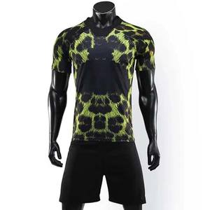 Uniforme de Fútbol Personalizado por Sublimación, Mangas Cortas, 100% Poliéster, Ligero, Transpirable, de Secado Rápido, Antibacteriano, Cuello en V - Product Image 6