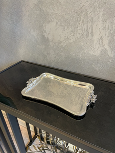 Bandeja de servicio de latón Premium con acabado brillante diseñada para hoteles, villas, restaurantes y elegantes salones de banquetes - Product Image 2