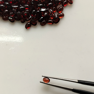 พลอยโกเมนแดงธรรมชาติ 3.5x2.5 มม. ทรงรี แบบหลวม สำหรับทำเครื่องประดับ - Product Image 1