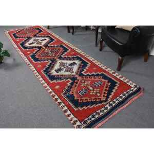 Alfombra Vintage de 3.3x11.6 pies, Alfombra Turca, Alfombra de Lana Roja con Diseño de Camuflaje - Product Image 1