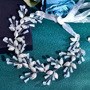 Bridella BHP813-S Bandeau de mariage en alliage d'argent, cristal, perle, fleur, bijoux élégants en perles, ajustement confortable pour les mariages, les bals - Product Image 6