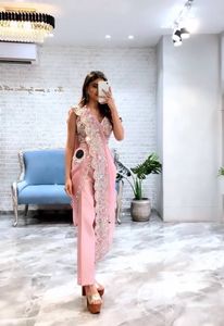 Palazzo de travail brodé et séquentiel avec dupatta et ensemble de chemisier attachés - Product Image 2