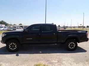 Toyota Tacoma Pickup 2022 Très Propre, Moteur 4.1L à Aspiration Naturelle, Essence, Boîte Automatique, Sièges en Cuir, Toit Ouvrant - Product Image 2