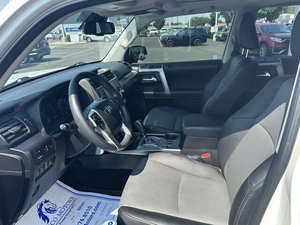 Usado 2022 T * oyota 4Runner SR5 Premium - Product Image 4