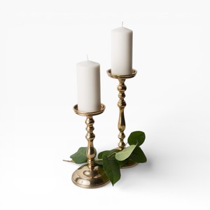 Elegante Juego de Portavelas de Metal Dorado con Diseño de Flor, Tallo Alto y Delgado y Parte Superior de Pétalos Texturizados para Decoración de Hogar de Lujo - Product Image 3