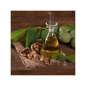 Huile de noix biologique dans un emballage en vrac pour la vente au détail et les applications commerciales emballées dans une bouteille en plastique - Product Image 5
