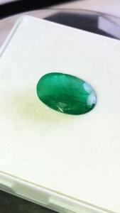 Lujoso 5.88cts Esmeralda natural AAA Lustre Bonito color verde Corte ovalado de Zambia para la fabricación de joyas con certificado IGI - Product Image 2