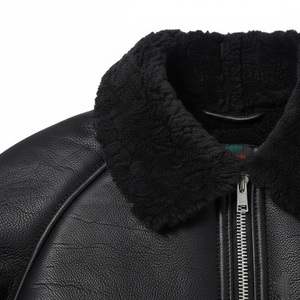 Veste d'hiver 2025 pour femme, style vintage, en cuir PU tissé, coupe ajustée, respirante, chaude, duveteuse, col montant, épaisse et rembourrée de duvet, vente en gros - Product Image 3