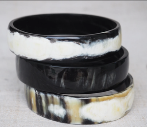 Brazalete de cuerno de búfalo natural de alta calidad Brazalete Animal de moda y estilo náutico De La India - Product Image 1