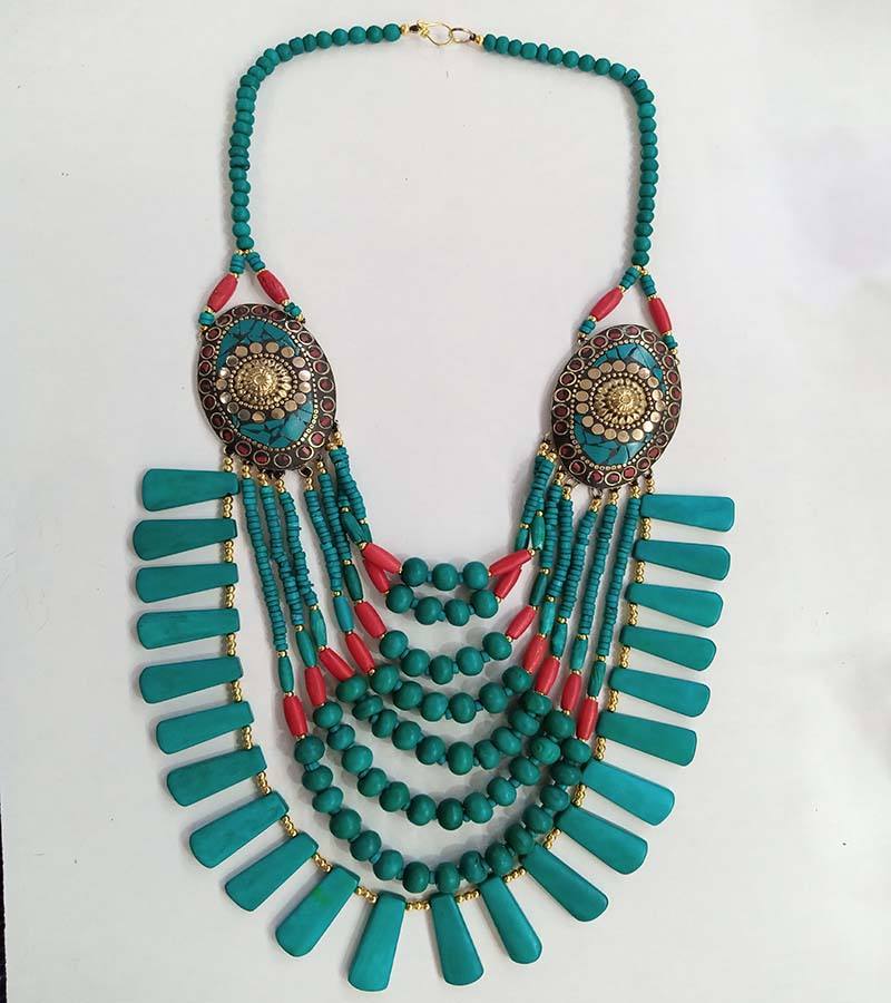 สีเขียวอมน้ำเงิน