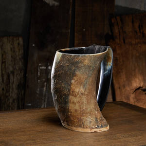 Tasse en corne à boire Viking sculptée pièce de design aspect boisson Viking antique pour une utilisation à la main à vendre produit - Product Image 6