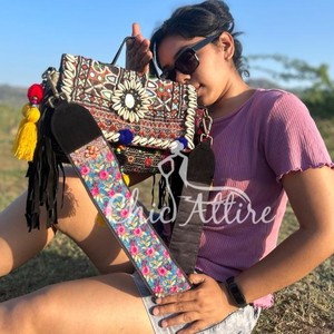 สินค้ามาใหม่ rajasthani แฮนด์เมดแท้ผู้หญิงชนเผ่าผ้าฝ้ายหลายสี Boho ฮิปปี้หนังกลับพู่ห้อยกระเป๋า Banjara - Product Image 1