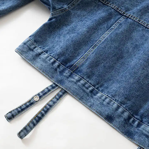 Chaqueta vaquera corta Calm Spirit para hombres y mujeres diseñada con tono suave y ajuste cómodo para aventuras diarias - Product Image 4