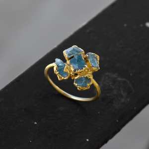 Bague en argent sterling 925 et or 14 carats avec aquamarine brute naturelle bleue, minimaliste, élégante, luxueuse, brute, délicate, mignonne, cadeau pour la mère - Product Image 3