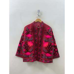 Veste en coton gaufré brodée à la main Berry Suzani, style bohème vintage oversize, couleur corail flamboyant, douce pour les saisons printemps-hiver - Product Image 1
