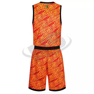 Uniforme de baloncesto personalizado para hombre, ropa de equipo hecha de poliéster, ropa deportiva cómoda, camiseta y pantalones cortos de baloncesto de secado rápido - Product Image 3
