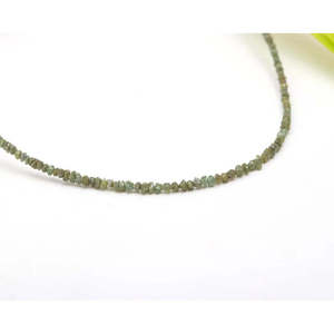 Collier en diamant vert, perles de 2-3 mm, pépites brutes non taillées, 16 pouces, pendentif - Product Image 4