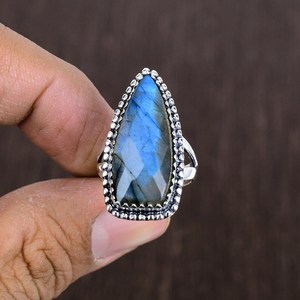 Bague en argent sterling oxydé avec labradorite, style bohème, bijou artisanal en pierre précieuse, cadeau de luxe pour femme - Product Image 3