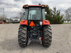 รถแทรกเตอร์ Kubota M7060HDC12 ดีเซล 4WD รุ่นขายดีที่สุด รถแทรกเตอร์สำหรับงานหนักพร้อมที่ตักด้านหน้า รถแทรกเตอร์ล้อ 4WD - Product Image 4