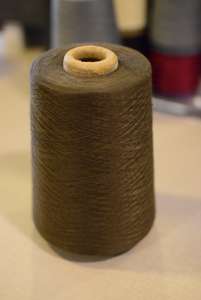 Mélange de polyester teint Dope de protection de l'environnement de haute qualité avec du fil filé viscose PV GRS Standard 20/1 ne fil vert armée pour - Product Image 4