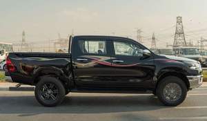 Toyota Hilux 2024 Toyota Hilux DC 2.7L Essence AT (Noir) - Product Image 3