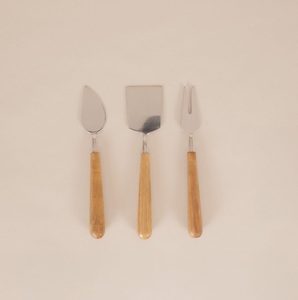 Ensemble de Spatules à Fromage et à Beurre en Acier Inoxydable avec Manche en Bois Fait Main de Qualité Supérieure pour la Cuisine et la Table - Product Image 6