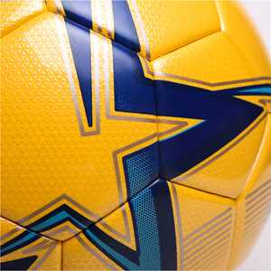 Balones de fútbol de cuero PU laminados regulares Superficie texturizada de poliuretano duradero 4 Agarre Vejiga enrollada de nailon Ideal 4 Entrenamiento y juego - Product Image 6